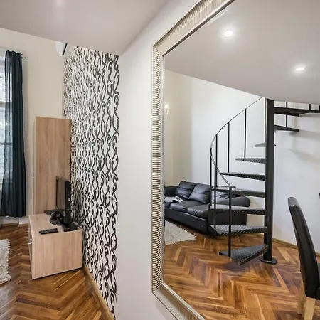 Robinia Downtown Apartmán