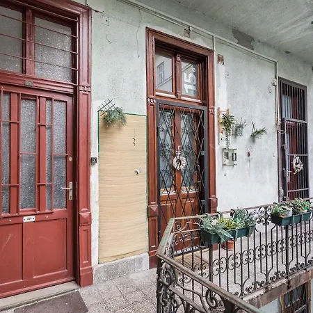 Robinia Downtown * Budapest