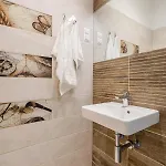 Robinia Downtown Apartman *